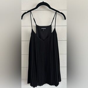 EXPRESS PLEATED HALTER TOP
SIZE: LARGE